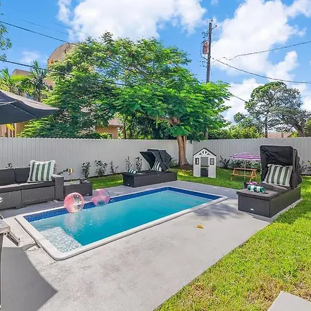 Stylish 4-Bedroom Near Downtown Fort Lauderdale